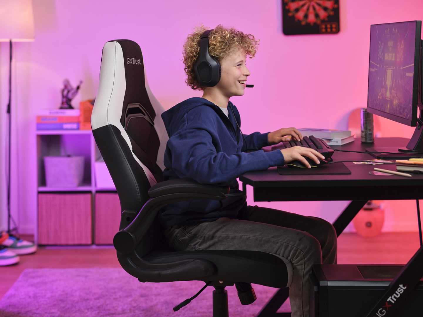 Гејминг столица Труст GXT 703W Riye, бела/црна