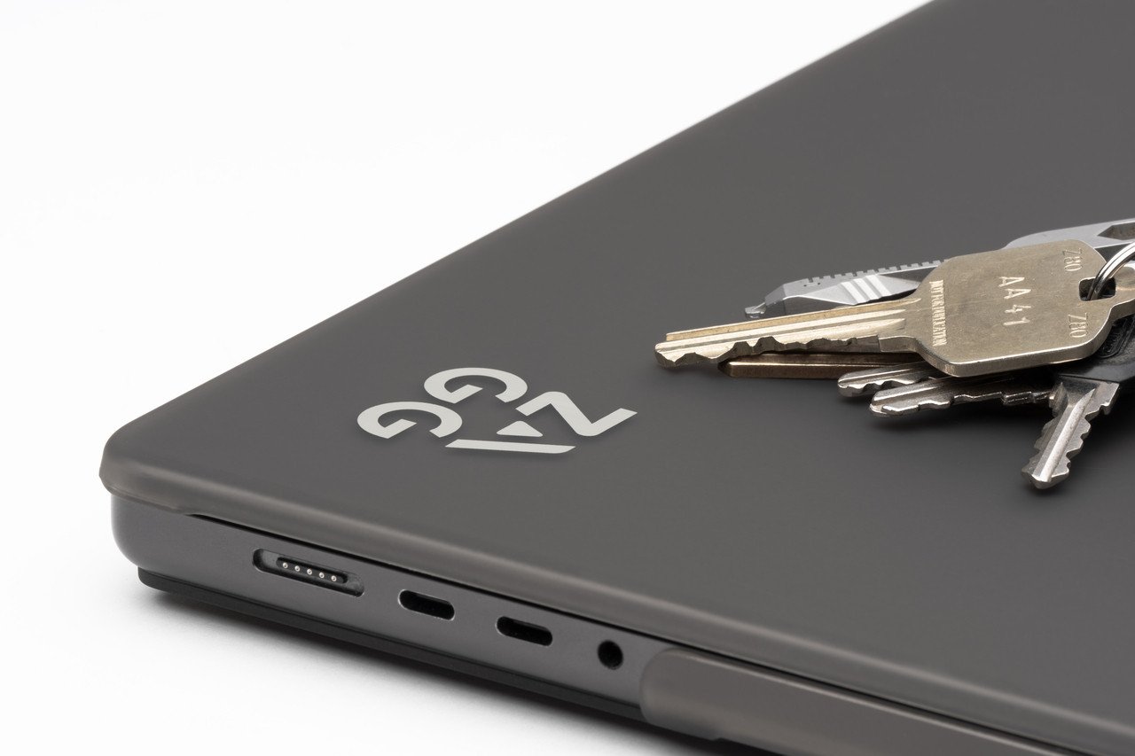 Заштитна навлака ZAGG за MacBook Pro 16\" M1 M2 M3, цврста (hardshell), smoke, темно сива