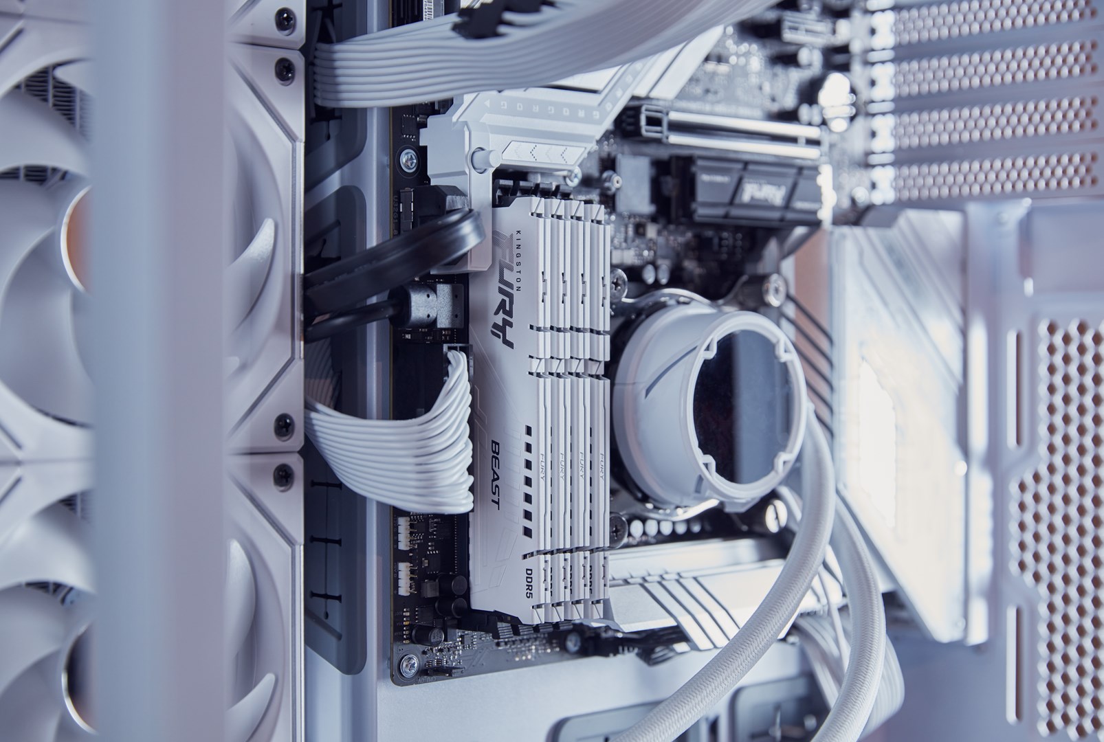 Меморија Kingston Fury Beast, 32GB (2x16GB), DDR5, 5200MT/s, CL40, бела