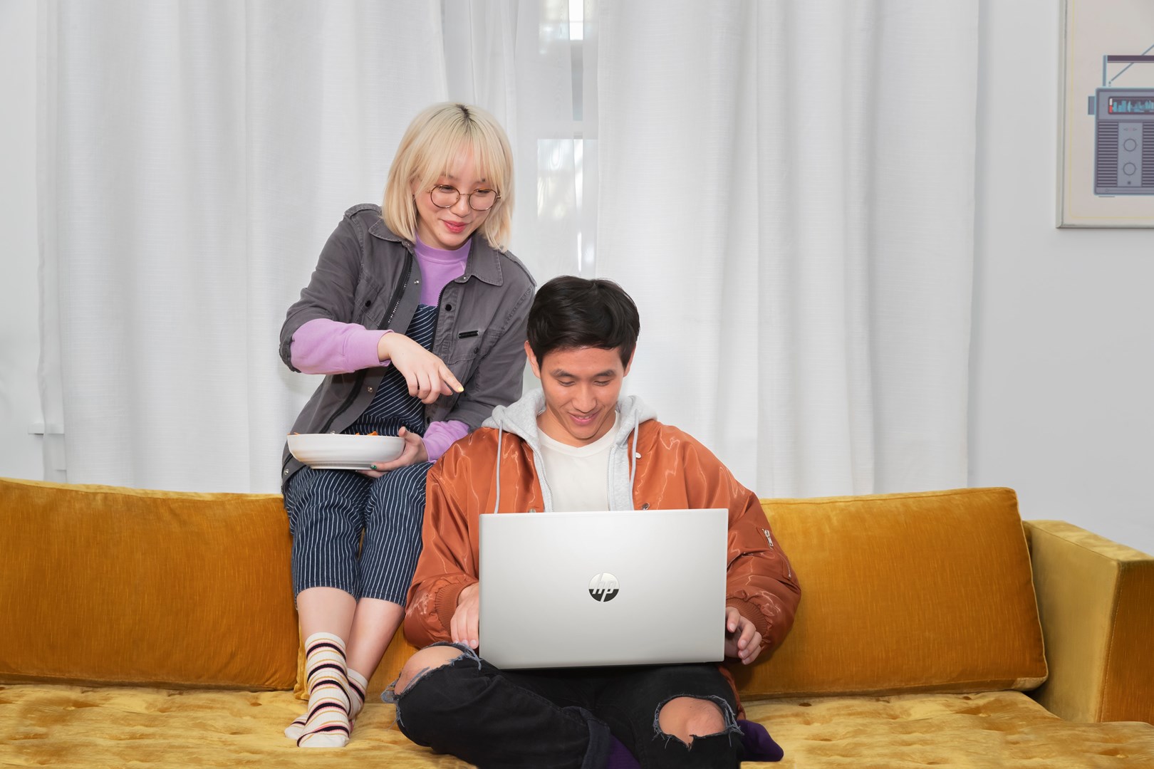 Laptop HP Pavilion 15-eh3001nw, 15.6", AMD Ryzen 7 7730U, 16 GB RAM, 512 GB SSD, i argjendtë