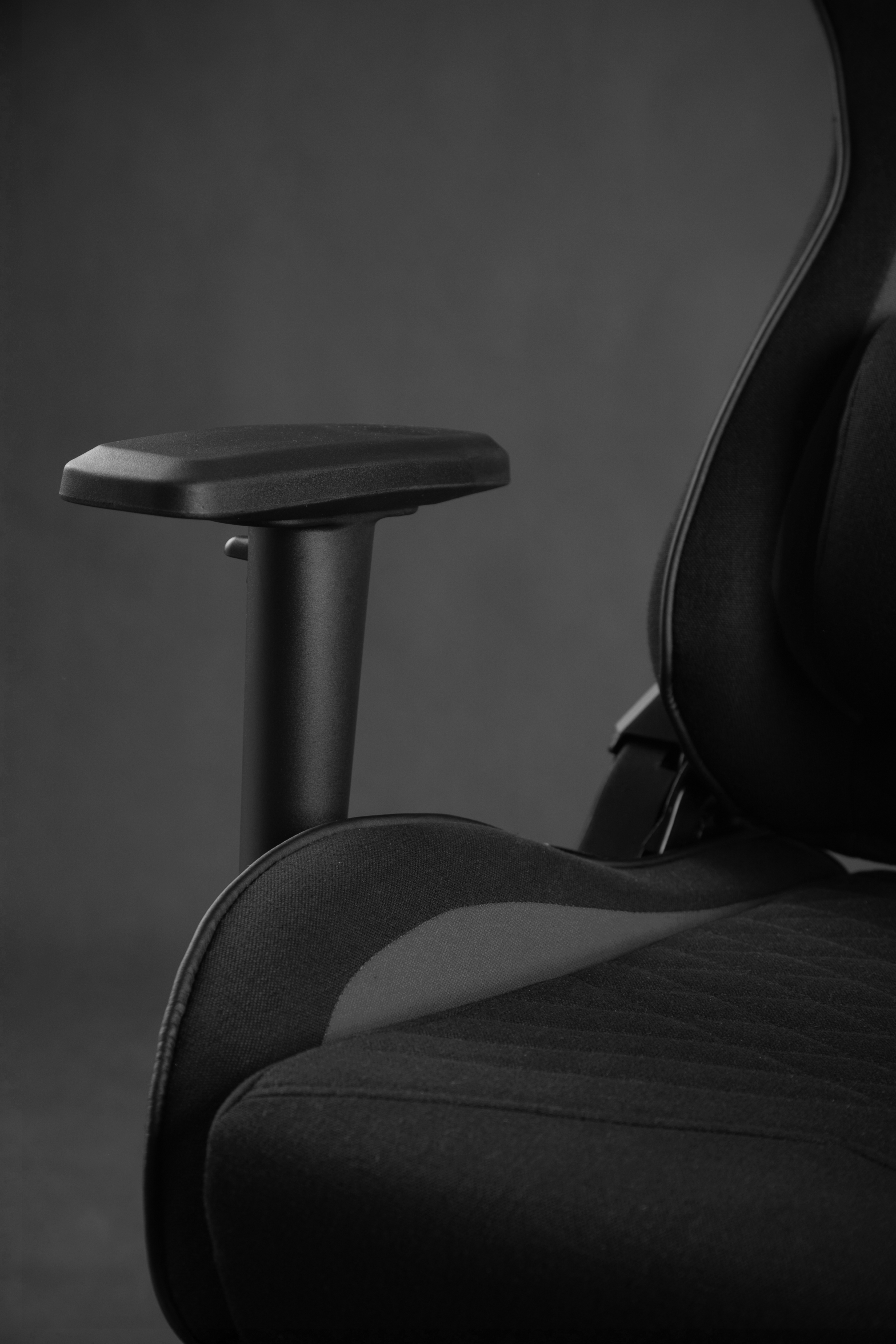 Karrige SENSE7 Spellcaster, material, e zezë/ hirtë