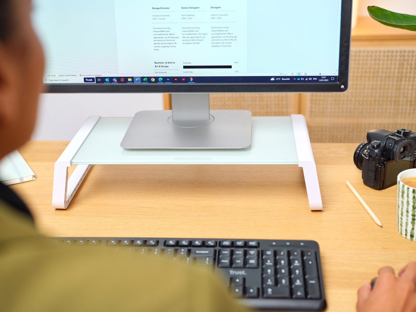 Mbajtëse monitori Trust Monta, transparente