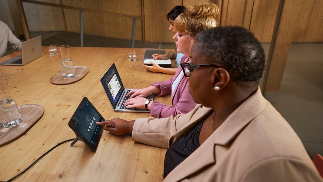 Laptop HP EliteBook 830 G11, 13.3", Intel Core Ultra 7 155U, 32GB RAM, 1TB SSD, argjendtë