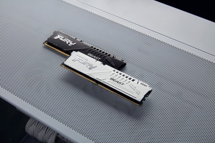 Module të memories Kingston Fury Beast White 32GB (2x16GB) DDR5 5600 CL36, AMD EXPO