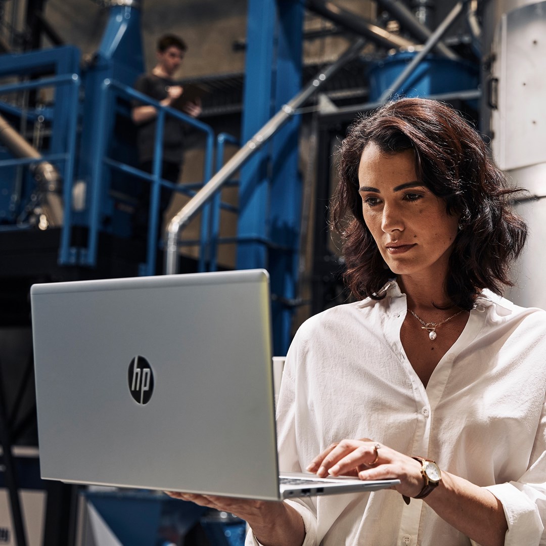 Лаптоп HP ProBook 450, 15.6", Intel i7-1255U, 16 GB RAM, 512 GB SSD, сребрен