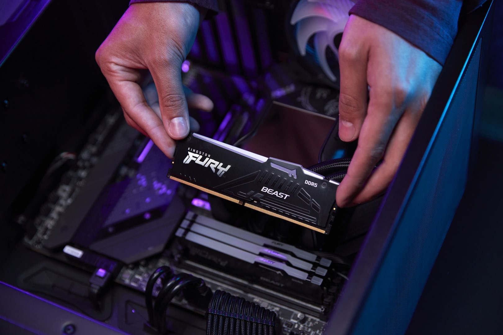 Memorie RAM Kingston FURY 32GB 6000MT/s DDR5 CL40 DIMM (2 x 16 GB) Beast RGB