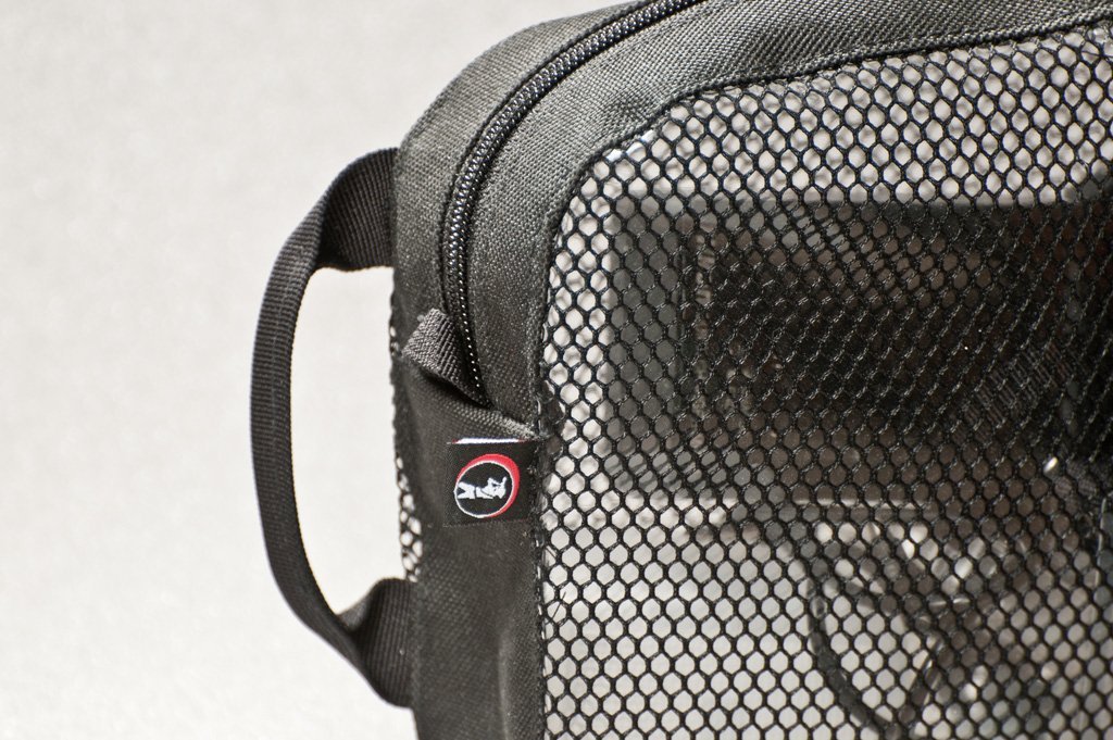 Çantë aksesorësh fotografie Reporter D4, xhep transparent, me zinxhir, e zezë