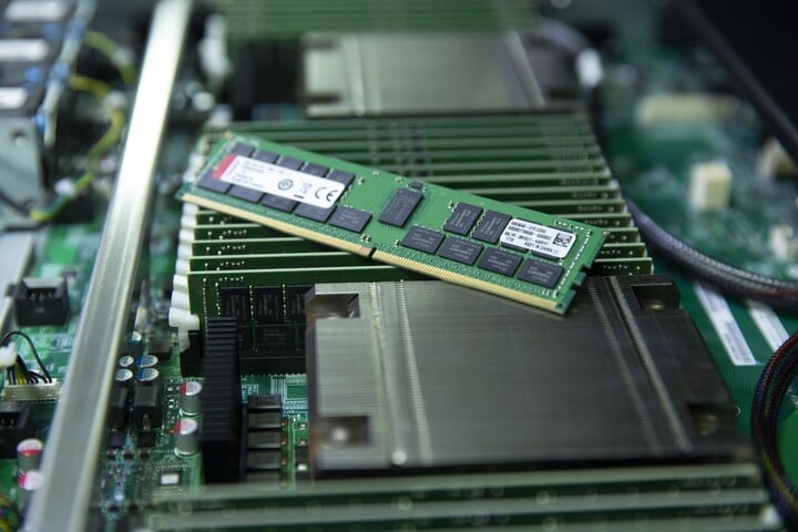 [OUTLET] Memorie RAM Kingston Server Premier, 32GB DDR4, 2666 MHz, ECC, CL19, 2Rx4, Hynix D IDT