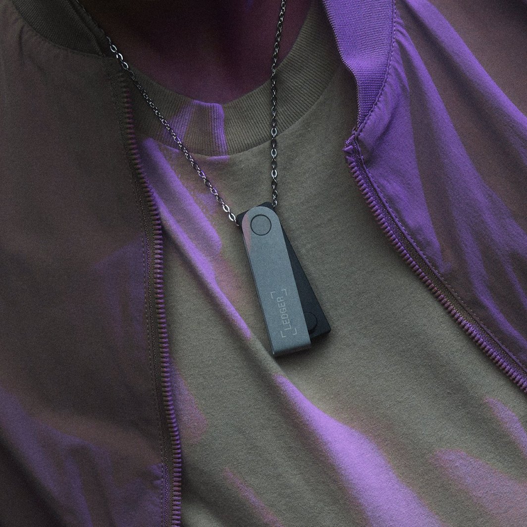 Pajisje për kriptovaluta Ledger Nano X, e zezë