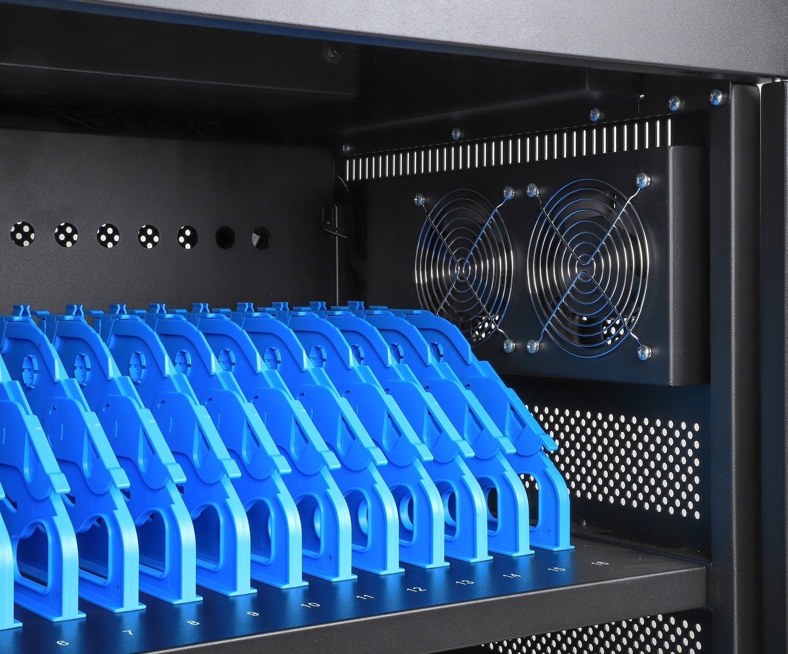 Karrocë karikimi Manhattan, për 32 pajisje, për laptopë deri 15.6", e zezë