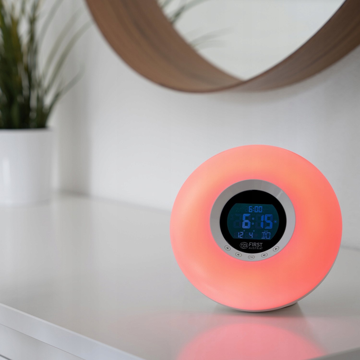 Сончев будилник Solar Alarm Clock, FM радио, LED светло за будење, бел