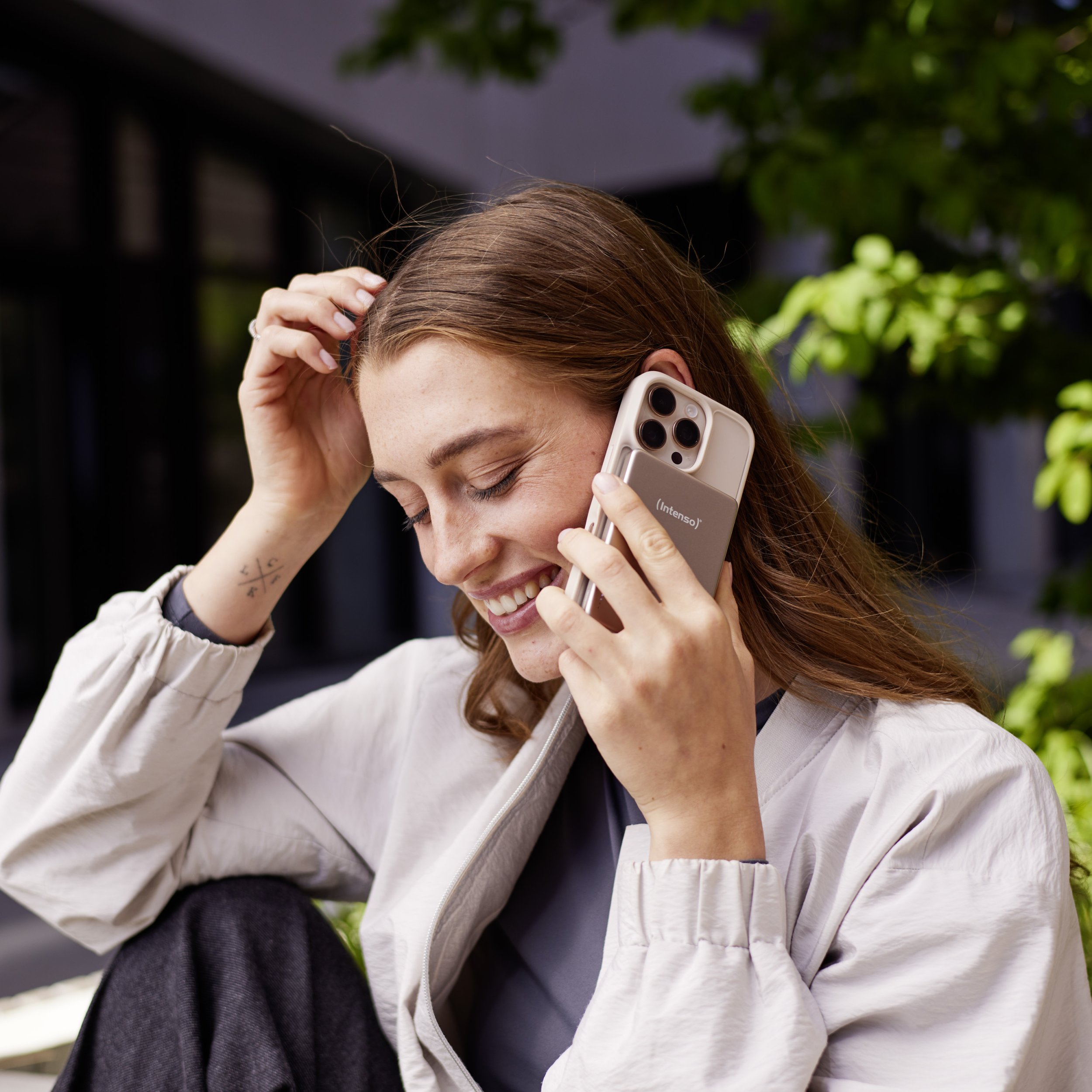 Power bank Intenso MW5000, 5000 mAh, USB C PD dhe wireless, ngjyrë champagne