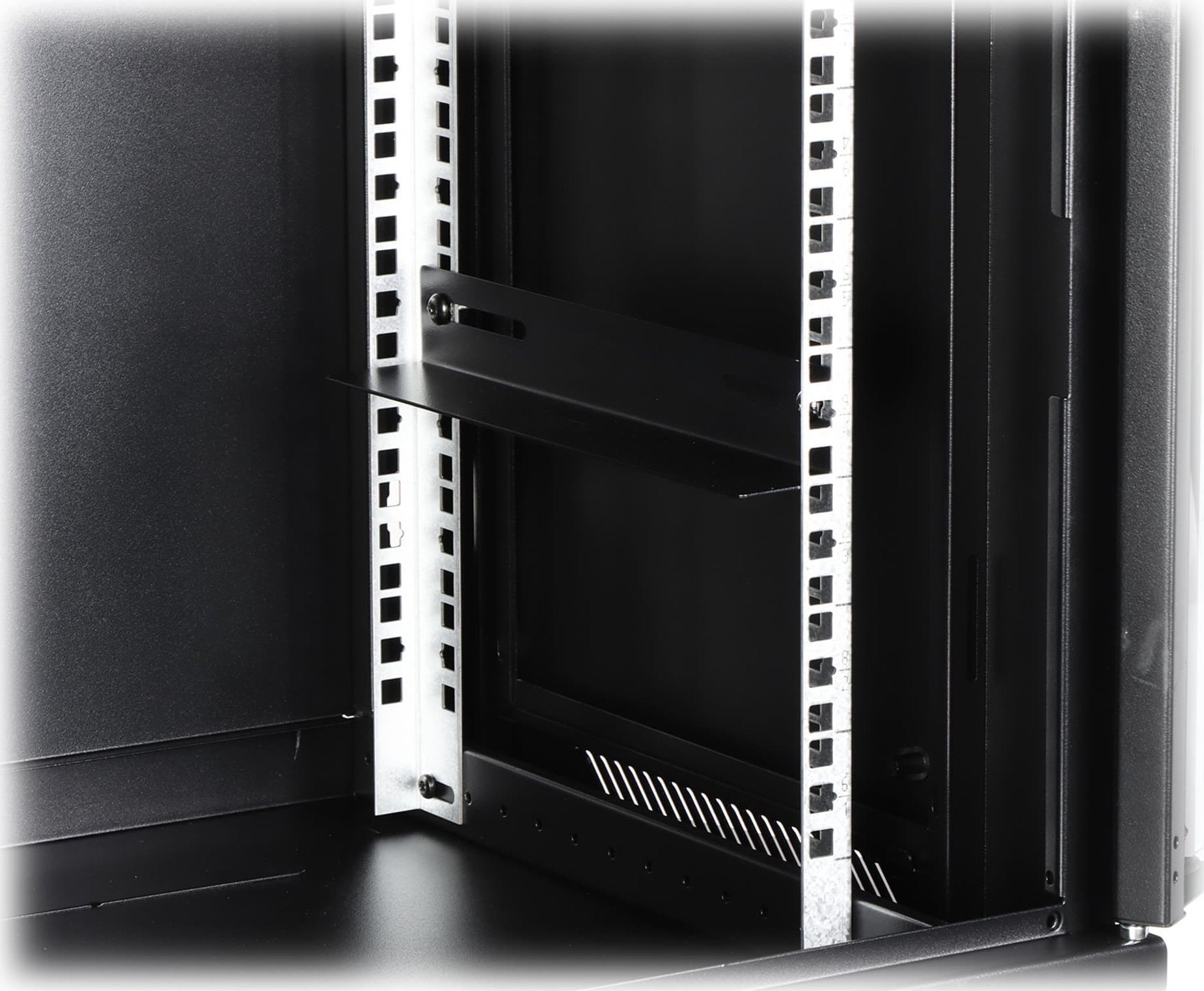 Shinë montimi DELTA A19PR B/800, për kabinet RACK 19", çelik, e zezë