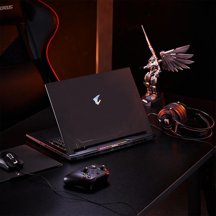 Laptop GIGABYTE AORUS 17X (2023), 17.3", Intel Core i9, 32GB RAM, 2TB SSD, NVIDIA GeForce RTX 4090, i zi