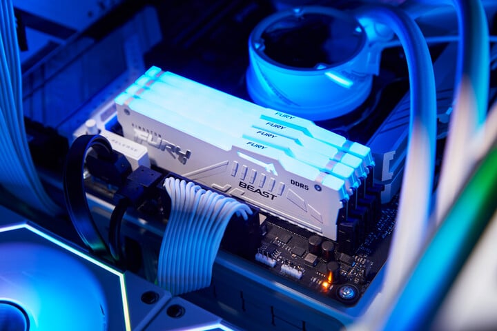 Modul i memories Kingston Fury Beast White RGB 16GB DDR5 5600 CL36, AMD EXPO