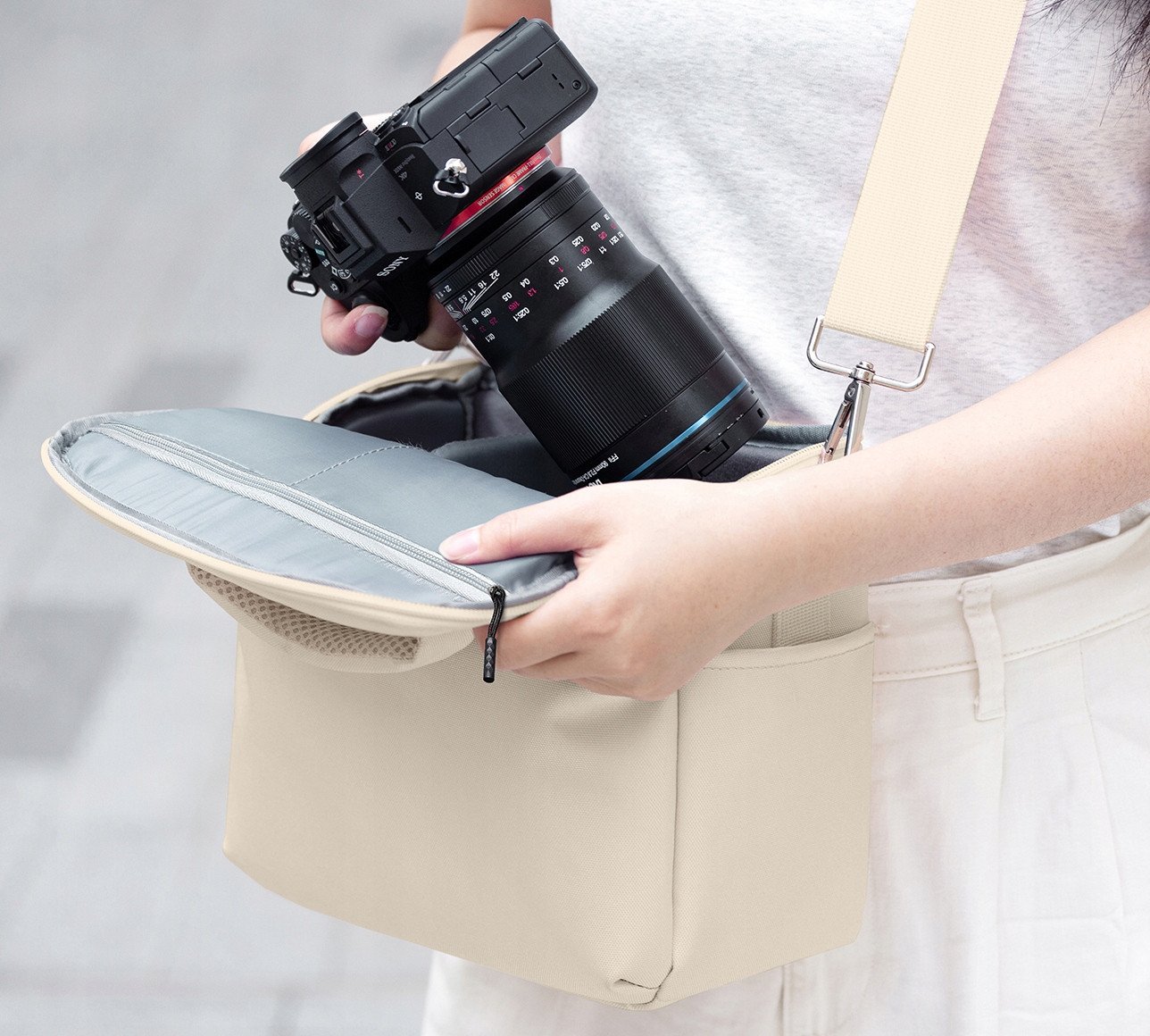Çantë shpatulle për aparat fotografik K&amp;F Concept Sling Bag Small, për DSLR SLR dhe kamera kompakte, bezhë