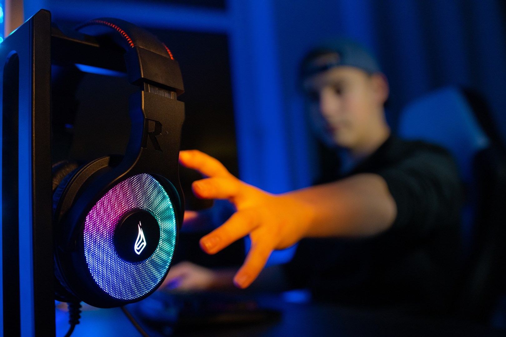 Kufje Harrier 7.1, RGB, USB, Gaming, të zeza