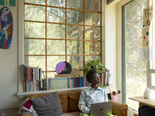 Laptop Microsoft Surface GO, 12.4", 8GB RAM, 256GB SSD, Core i5, Intel® UHD Graphics, i hirtë