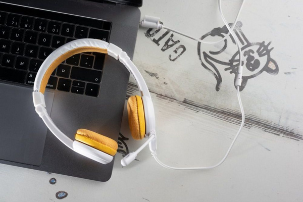 Kufje BuddyPhones School, të verdha / të bardha