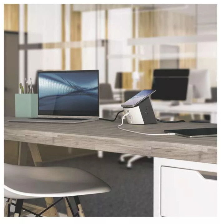 Kabllo zgjatëse Legrand, 2 priza, USB-A, USB-C, 10W, 2m, e zezë / bardhë