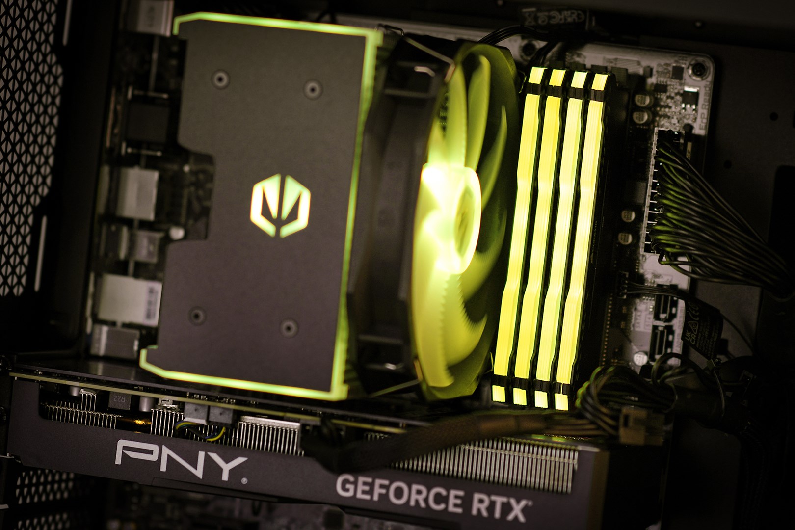 Kомпјутер Actina iCUE, Intel Core i5-13500, 32GB RAM, 2TB SSD, NVIDIA GeForce RTX 4070, црн