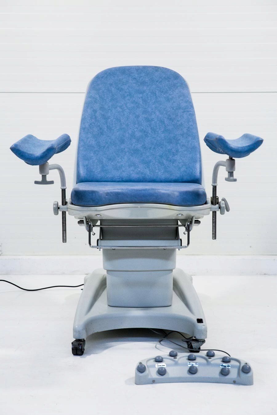 Рака за монтирање монитор DELTACO Office, 17-32\", бела