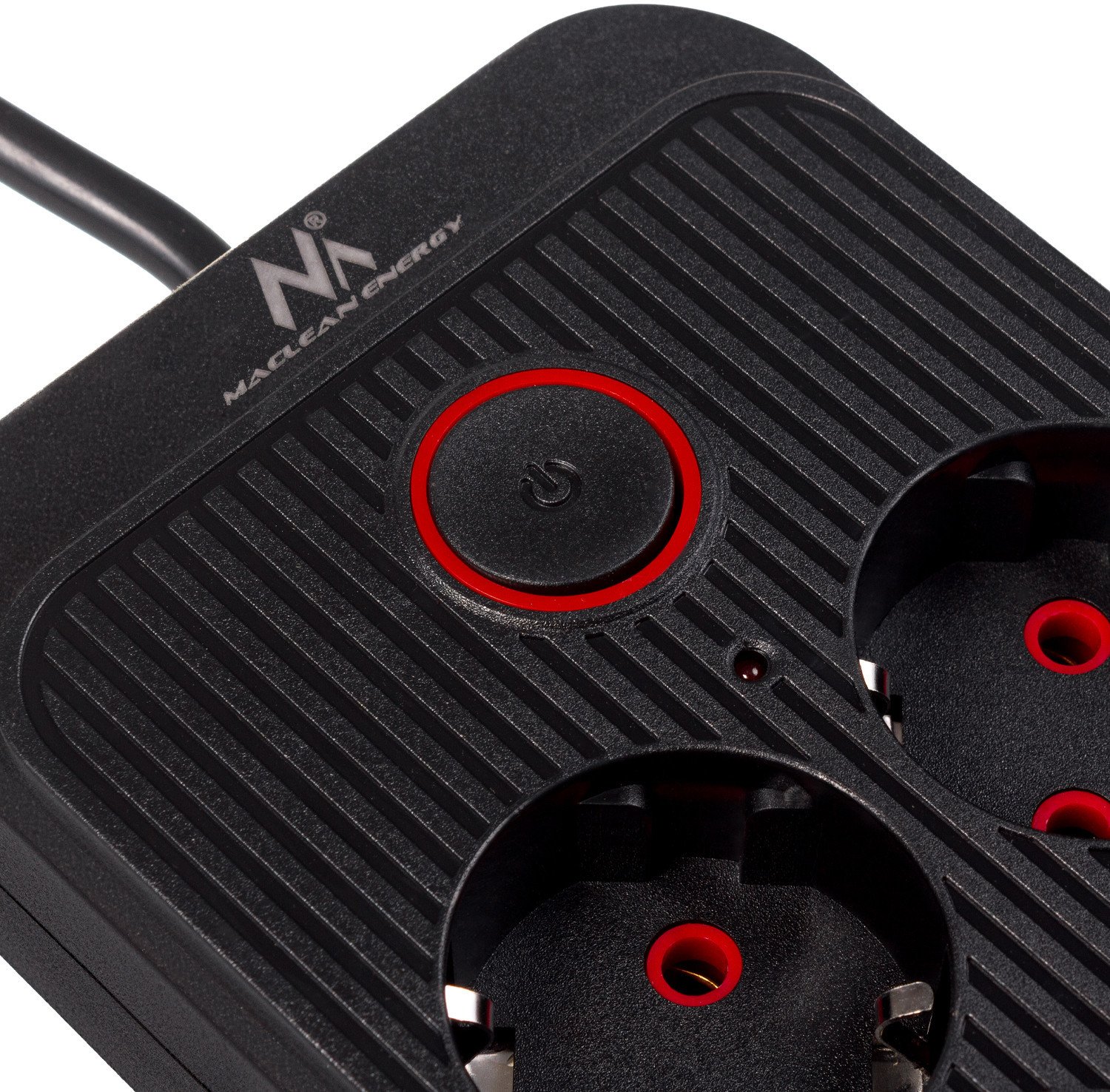 Продолжен приклучок Maclean, 6 приклучоци, 4x USB, 110-240V, бела