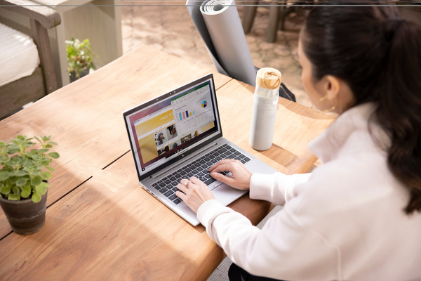 Laptop HP EliteBook 840 Aero G8, 14", 32 GB RAM, 512 GB SSD, Intel® Core™ i7, Intel Iris Xe Graphics, i argjendtë