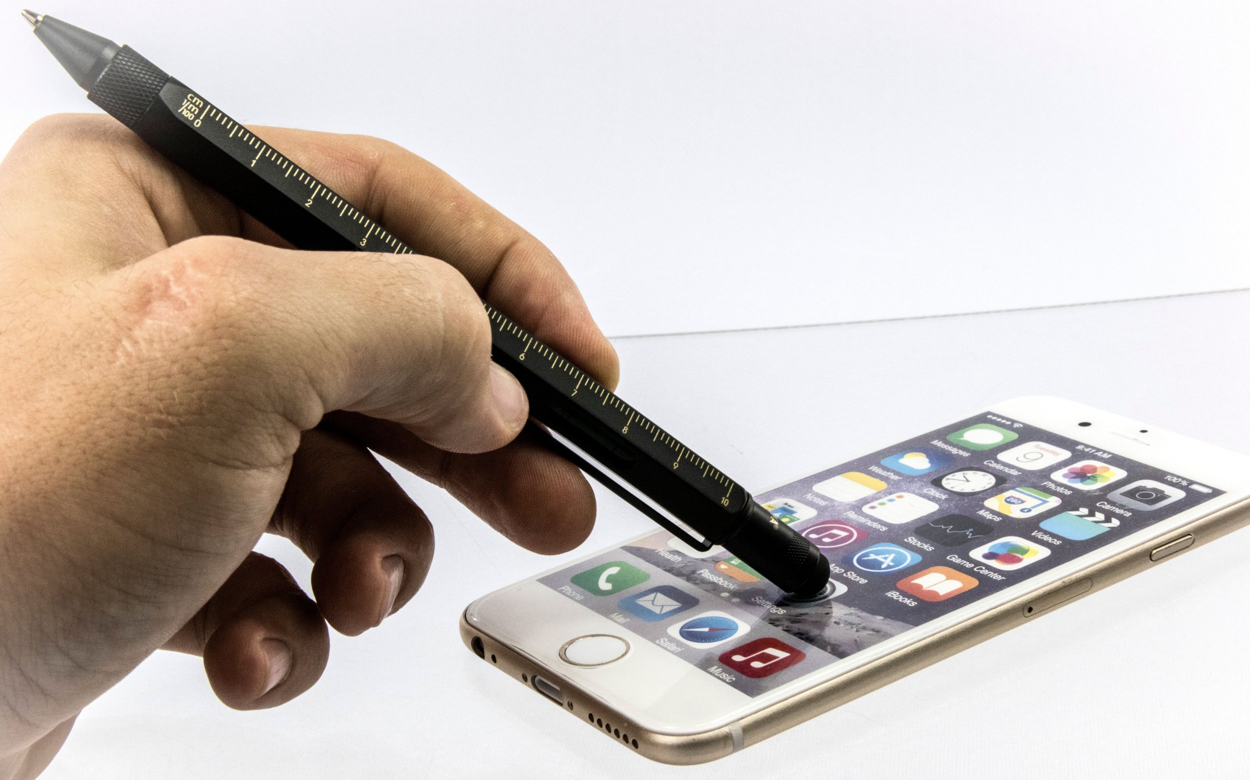 Stilolaps shumëfunksional Troika Construction, me vizore dhe kaçavidë, i zi me gold