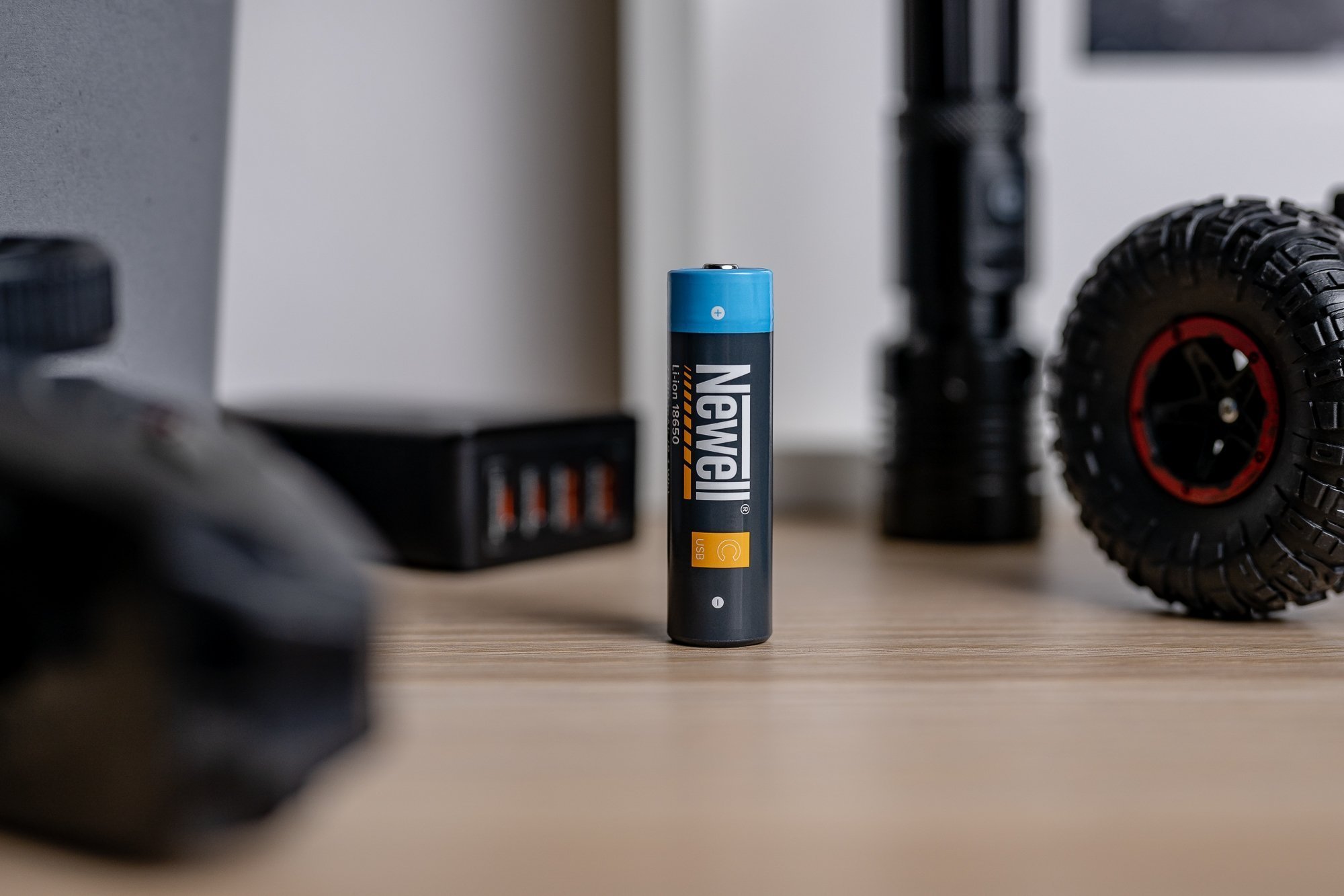 Bateri rikarikueshme Newell 18650, 2200mAh, USB C, e gjelbër