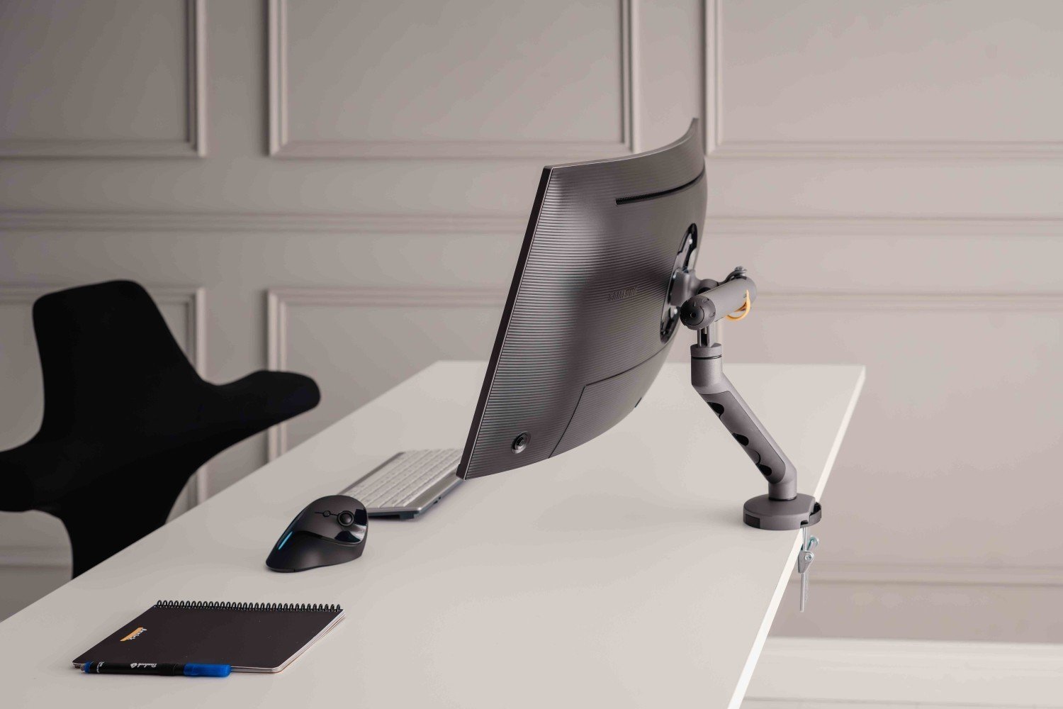 Krah monitori Bakkerelkhuizen BE Flexible Single, për 1 monitor, ngjyrë gri e errët