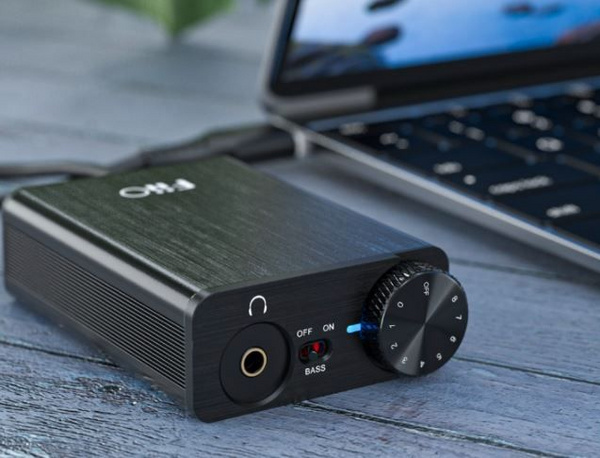 Transistor përforcues i kufjeve FiiO E10K-TC, i zi