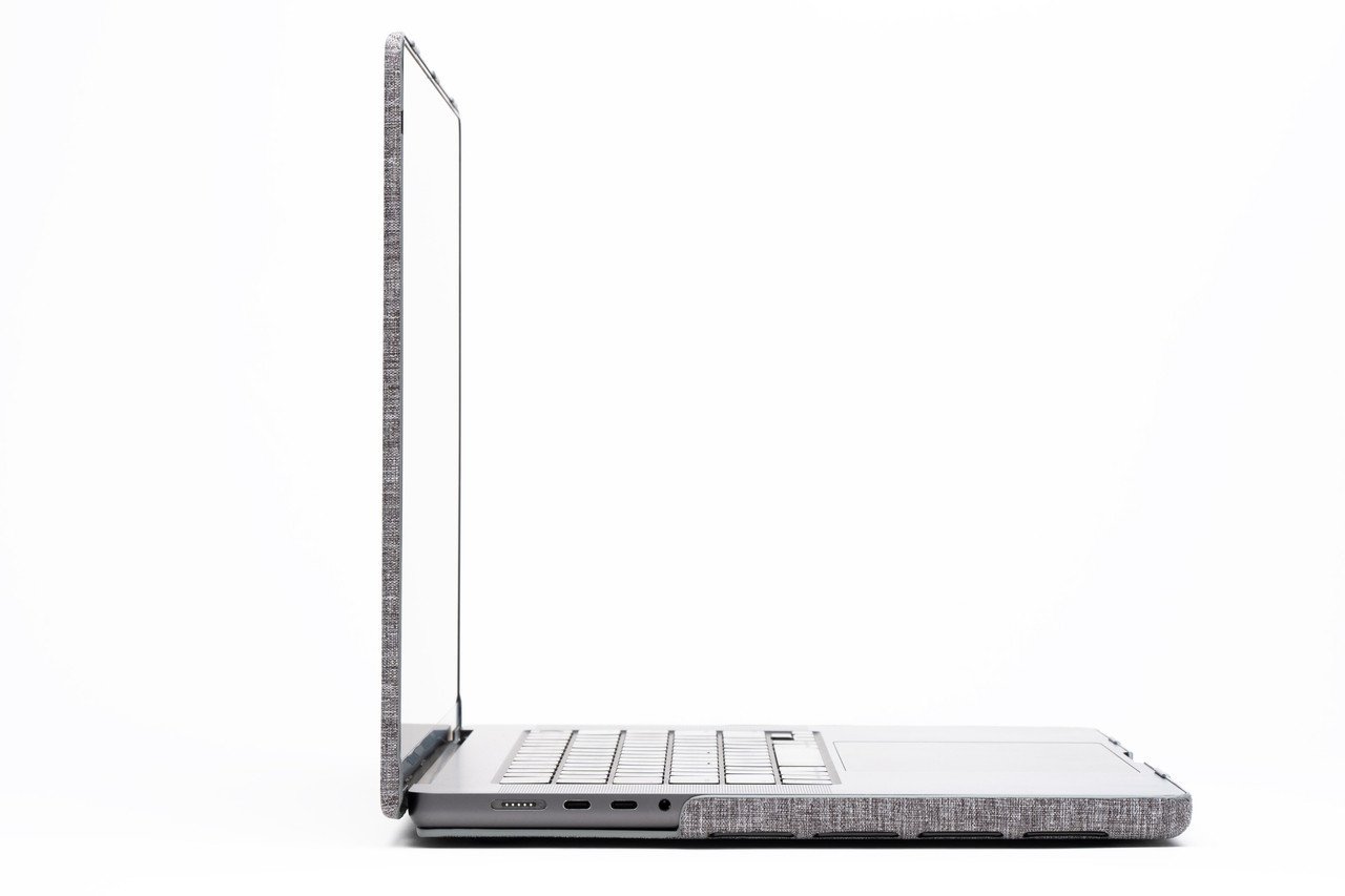 Заштитна навлака ZAGG за MacBook Pro 16\" M1 M2 M3, цврста (hardshell), smoke, темно сива
