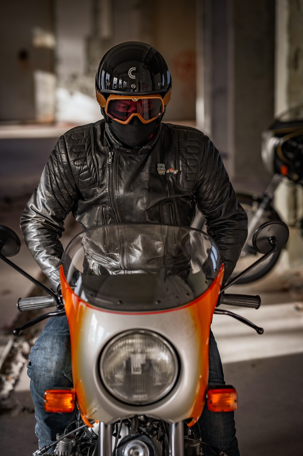 Kaskë moto CASSIDA ESO Forty Nine, fiberglass, ECE 22.06, pearl black gold grey