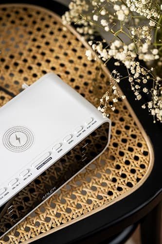 Радио будилник Adler AD 1192W, безжичен полнач, блутут, бел