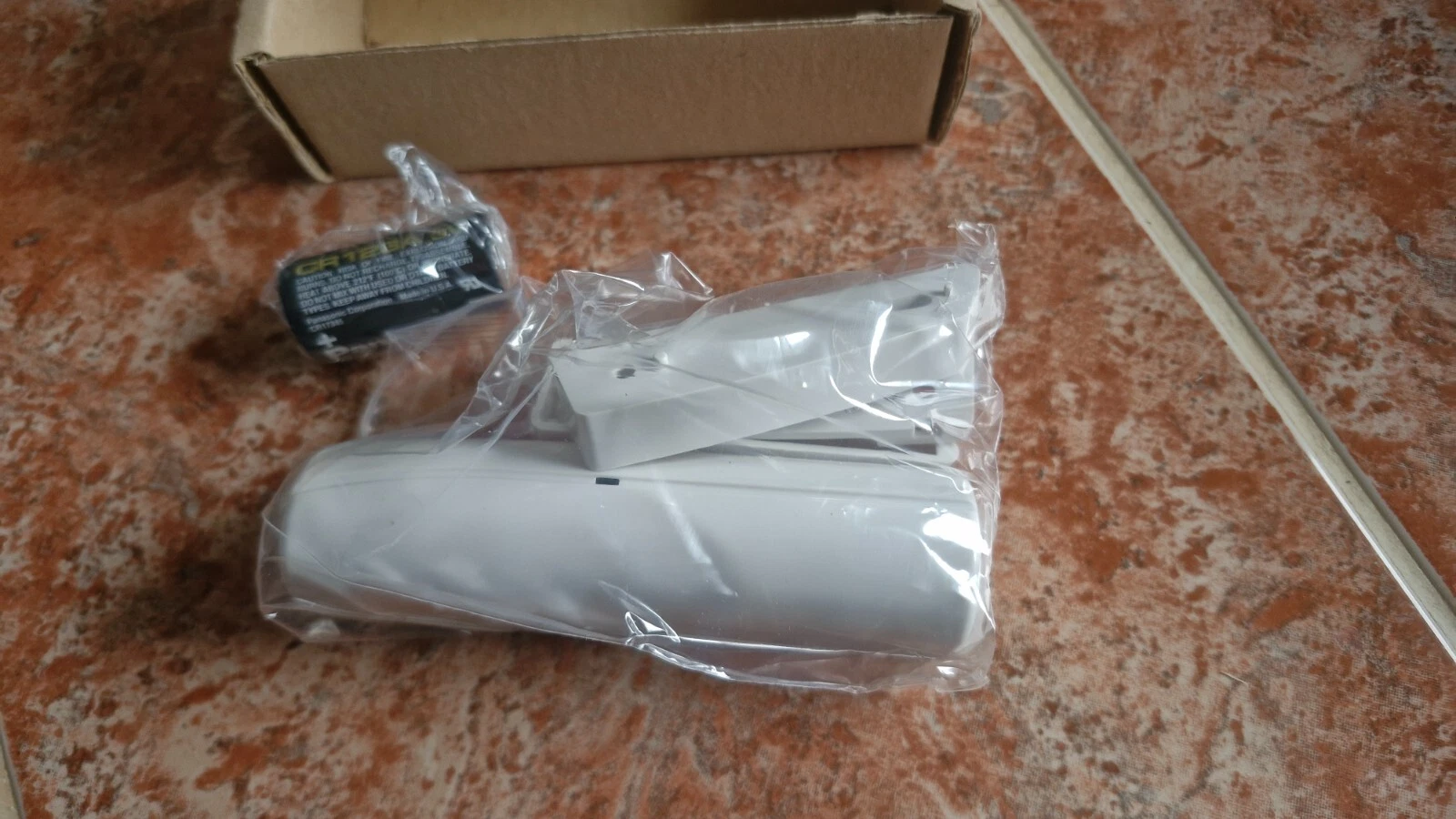 Senzor alarmi pa tela RSI Videofied IDC200, për derë dhe dritare, i bardhë