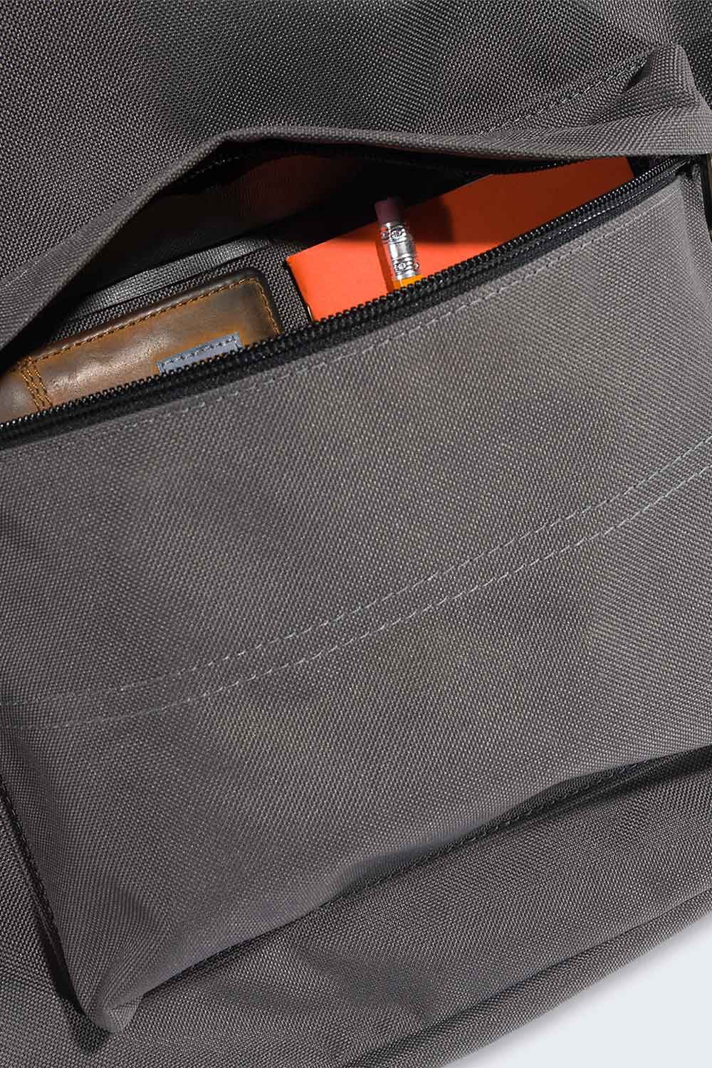 Çantë shpine Carhartt Classic 21L, ndarje për laptop, gri Gravel