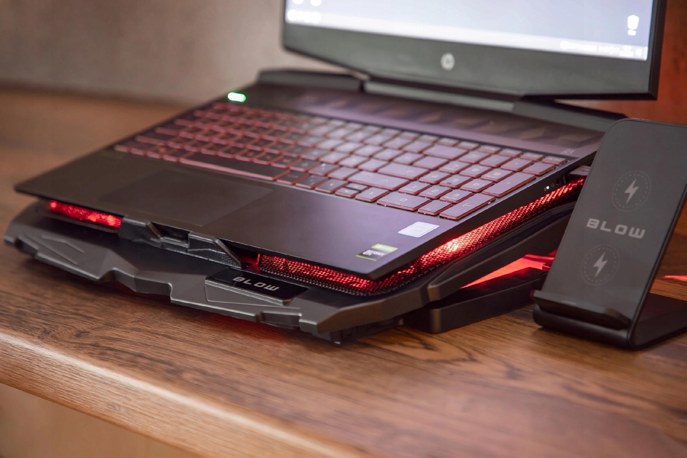 Stendë ftohëse për laptop Blow Hurricane, 12-17", 4 ventilatorë, LED i kuq, e zezë