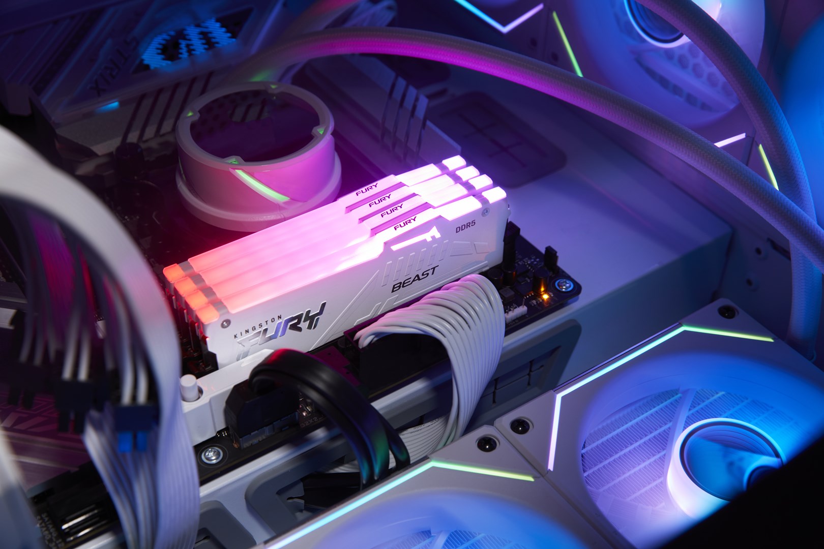 Memorie RAM Kingston FURY Beast 128GB 5600MT/s DDR5 CL40 DIMM (4 x 32 GB) RGB XMP