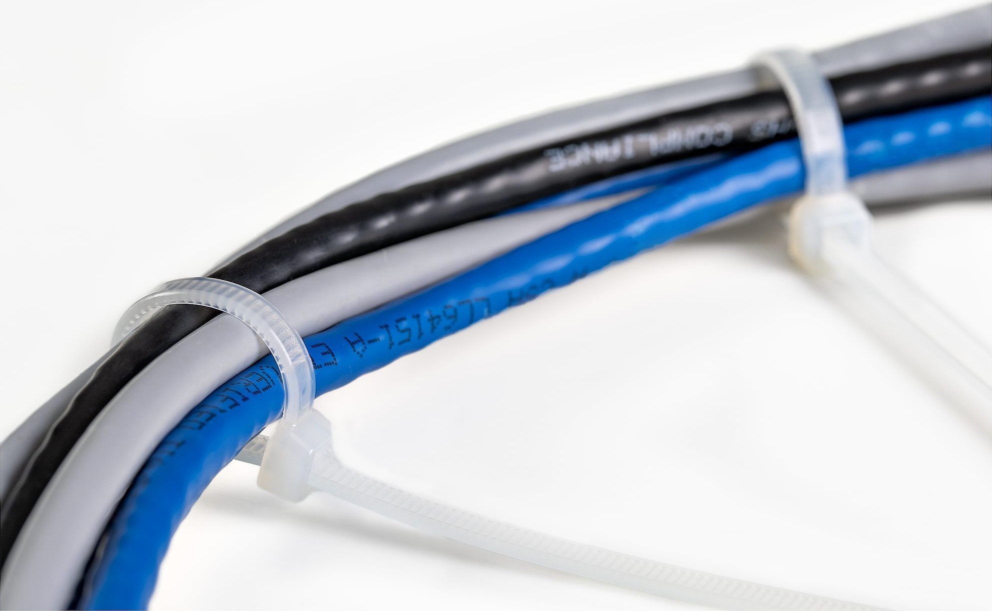 Lidhëse kabllosh StarTech.com, 25cm, nylon, të bardha