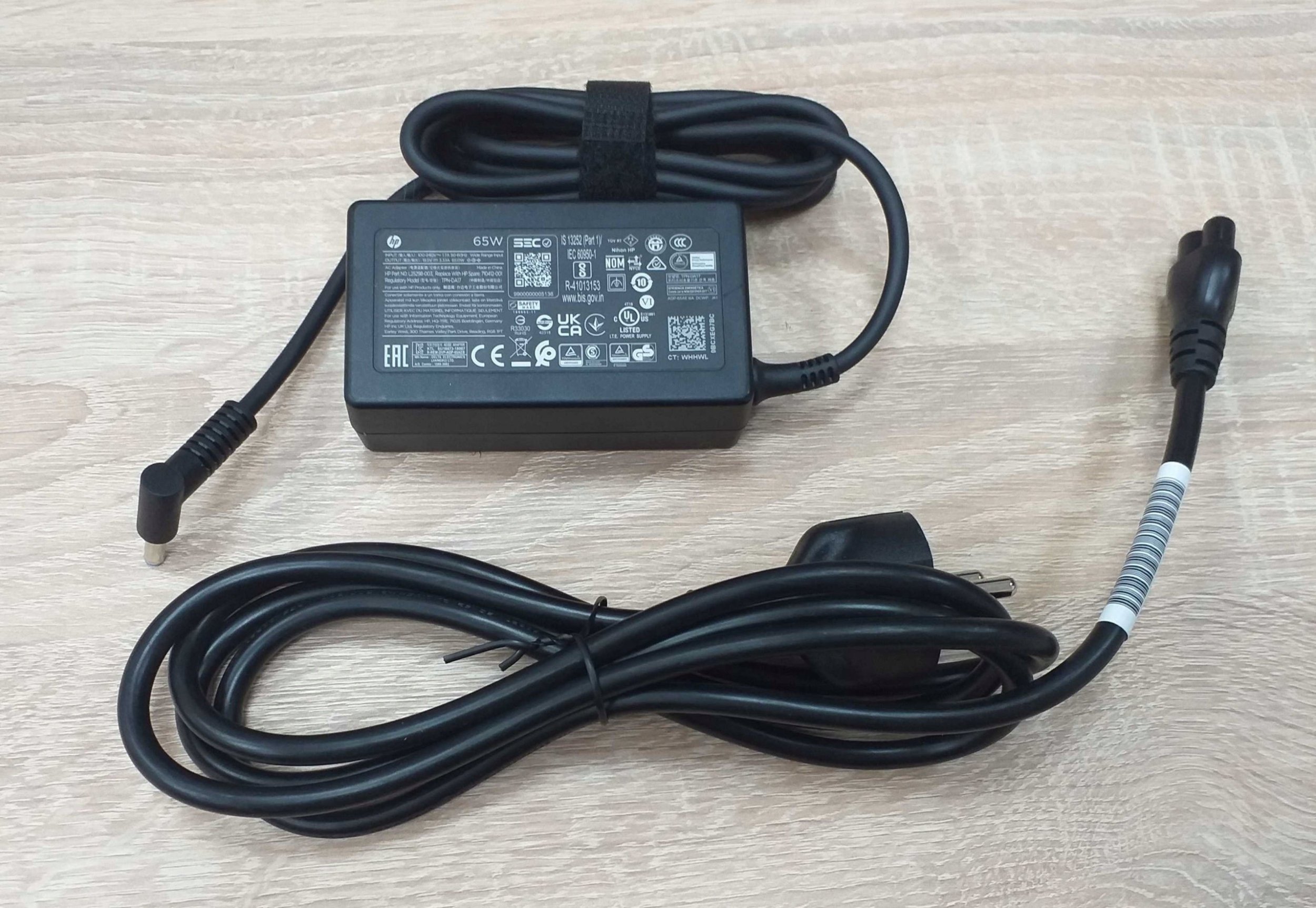 Karikues laptopi HP 65W AC Adapter, lidhës 4.5 mm, i zi