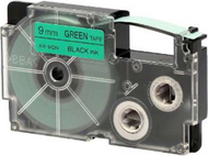Kasetë etiketuese Casio XR-9GN1, 9mm, ngjitës i qëndrueshëm, jeshile