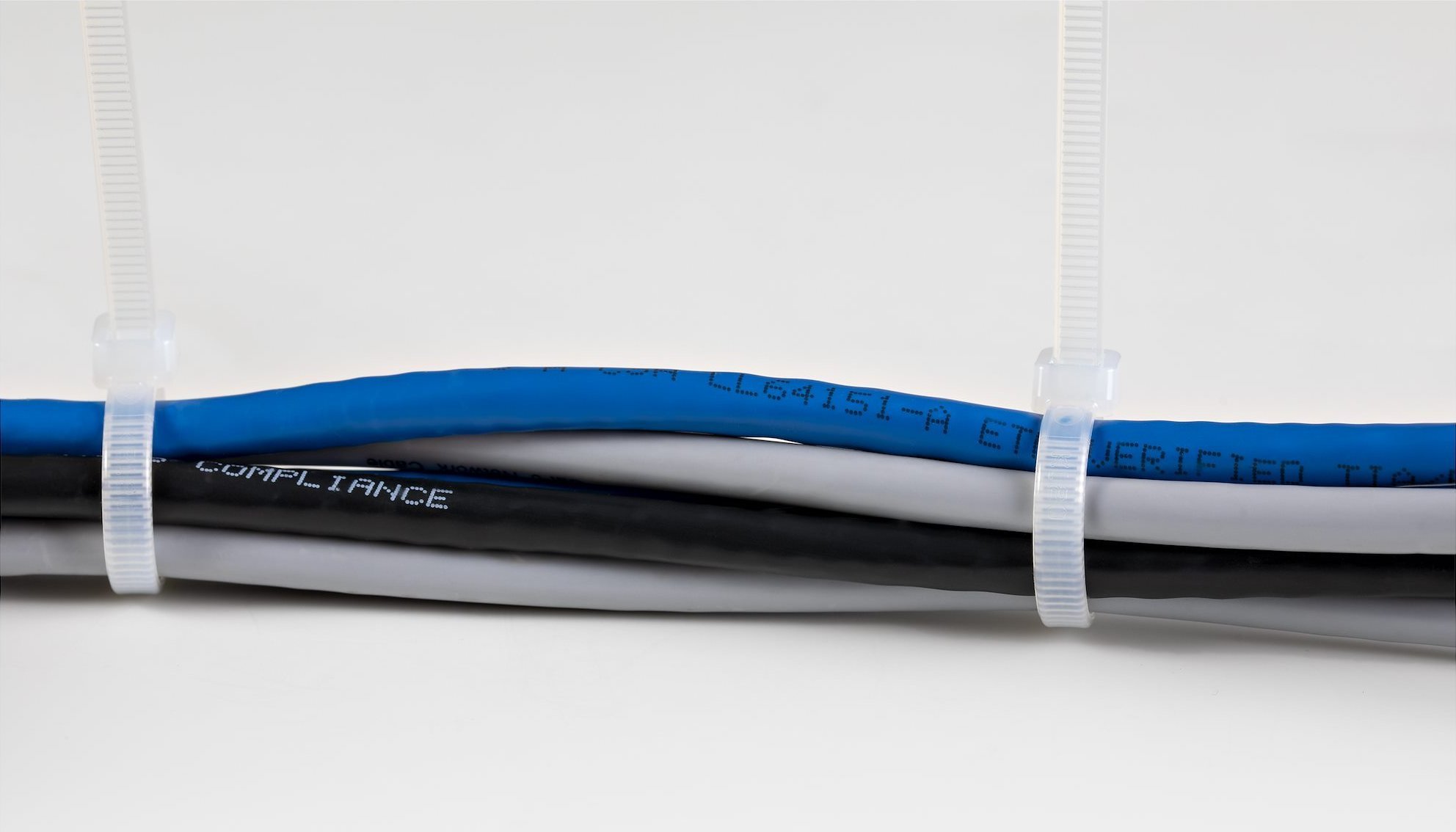 Lidhëse kabllosh StarTech.com, 25cm, nylon, të bardha