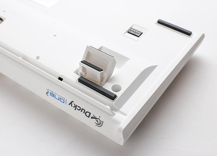 Tastierë lojërash Ducky One 2 TKL PBT, Cherry MX Silent Red, RGB LED, e bardhë