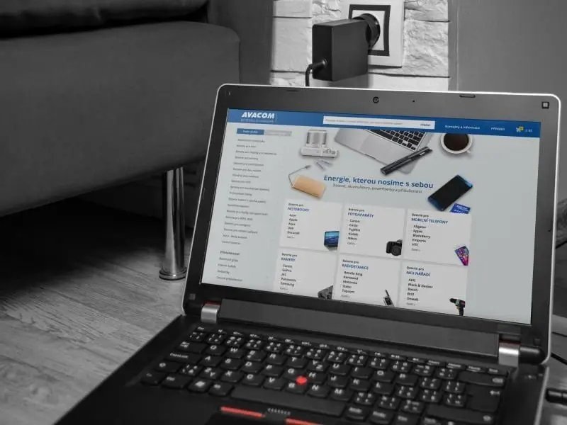 Универзален адаптер за лаптоп AVACOM QuickTIP 45W, 9 конектори, 18.5–20V, црн