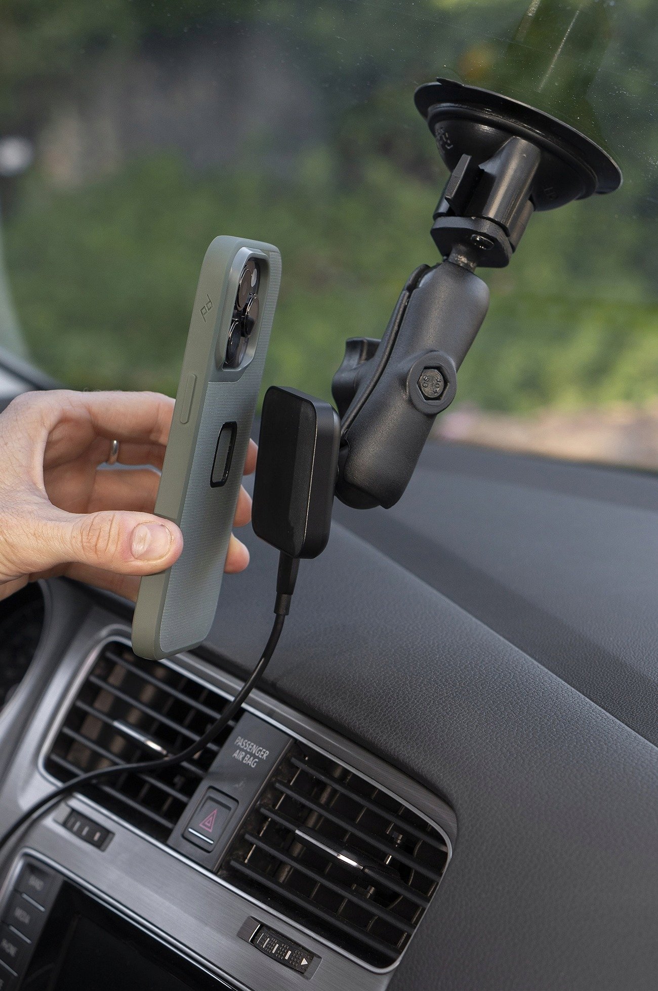 Држач за телефон Peak Design 1\" Hook Adapter, безжично полнење, за автомобил, црн